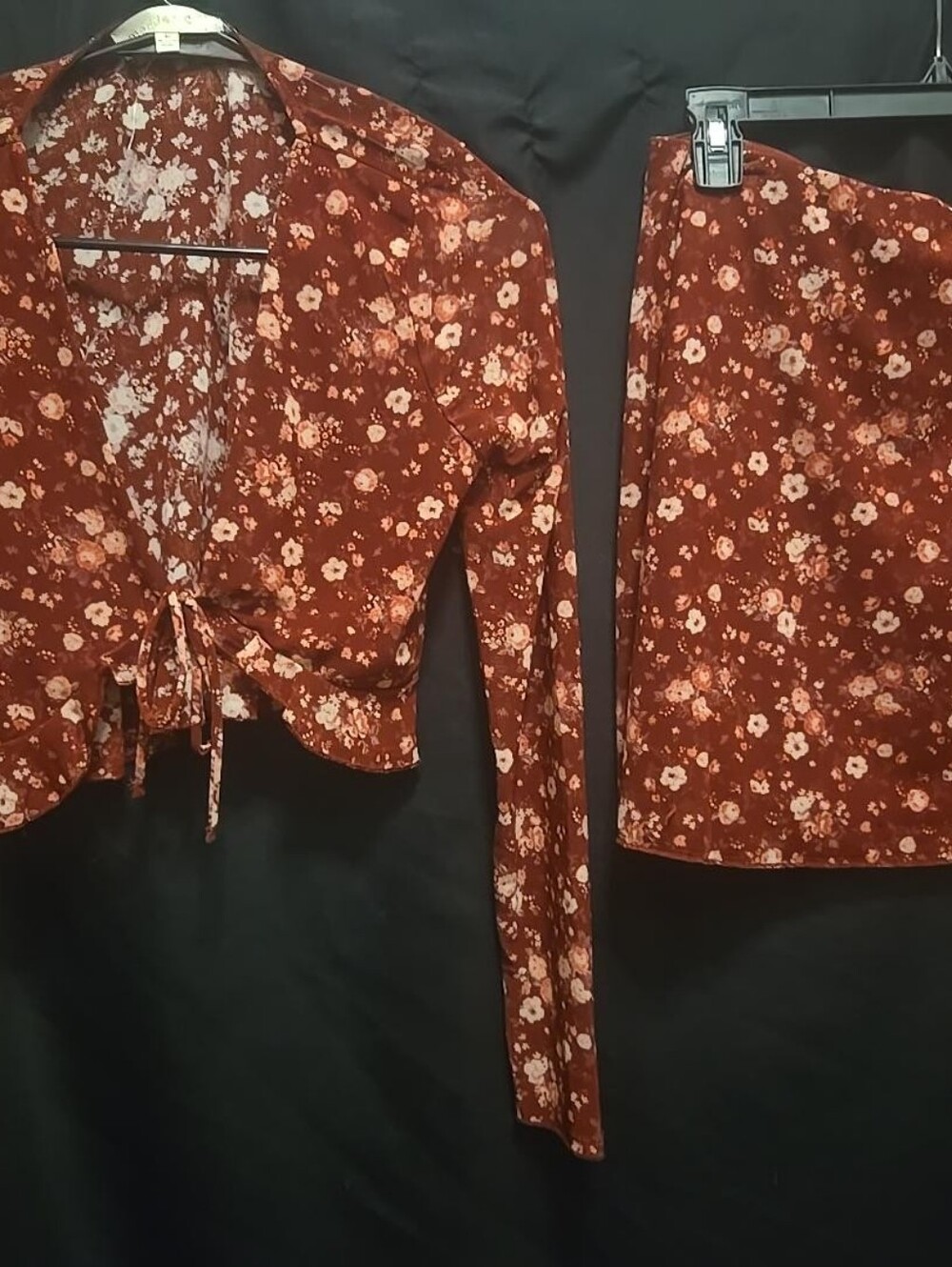 Madden Girl Burgundy Floral 2 Piece Tie Front Top Skirt Set M NWOT - Picture 3 of 8